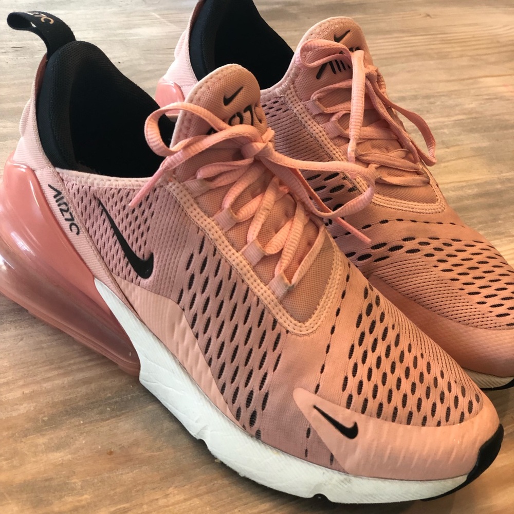 Women’s Nike Air Max 270 in Coral Dust